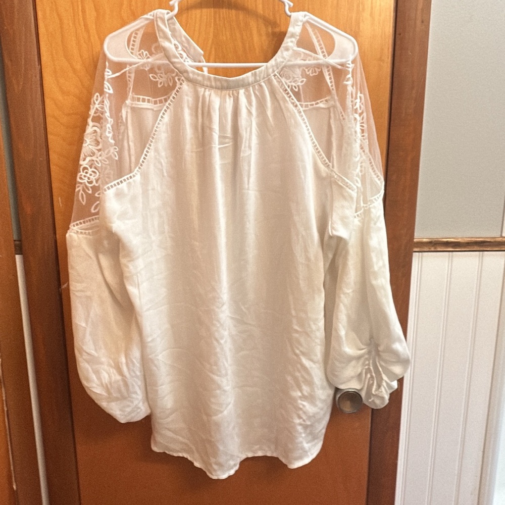 Elegant White Lace Sleeve Women's Top